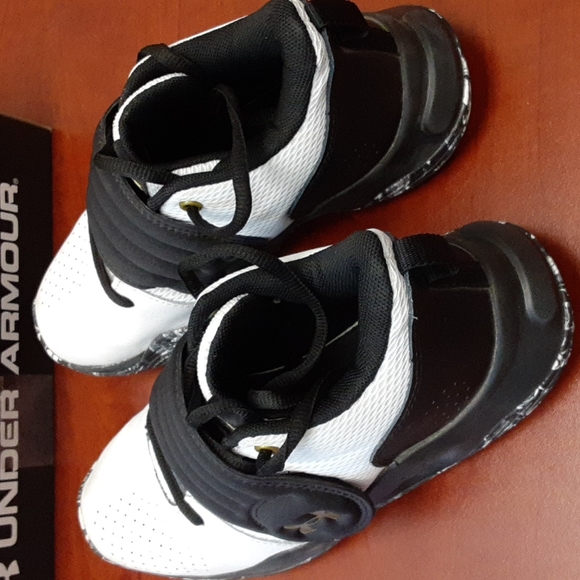 🎒 2/$30 👟 Under Armour Zone BB Youth Basketball Shoes Sz 3Y - Picture 2 of 11